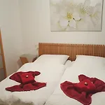 Meerwohnung-mod-fewo-direkt-am-strand-mit-pool Apartmán