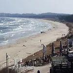 Meerwohnung-mod-fewo-direkt-am-strand-mit-pool * Baabe