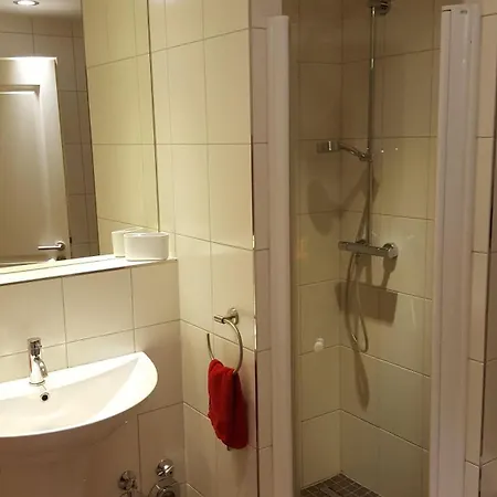 Meerwohnung-mod-fewo-direkt-am-strand-mit-pool Apartamento Baabe
